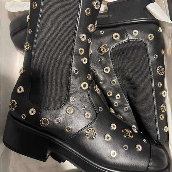 Chic Black Studded Women's Boots - Picture 1 of 4